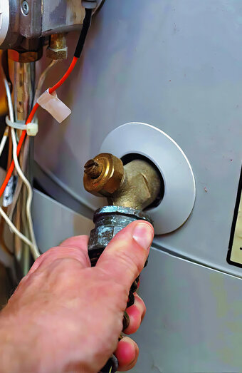 https://wangarahotwater.com.au/uploads/2025/06/hot-water-servicing-21854.jpg
