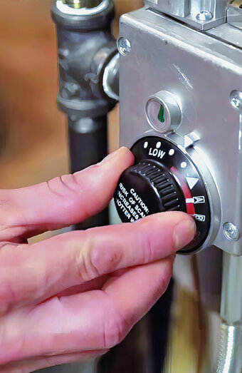 https://wangarahotwater.com.au/uploads/2025/06/hot-water-servicing-70418.jpg