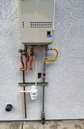 https://wangarahotwater.com.au/uploads/2025/06/thermostatic-water-systems-62598.jpg